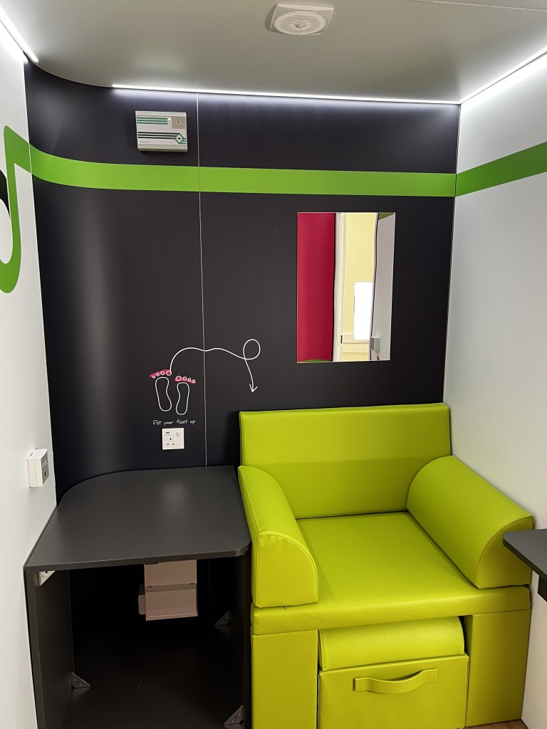 MumPod® Macro. Lactation Pod. Breastfeeding Pod. Nursing Room. Wellbeing Room. Working mother. seat inside.